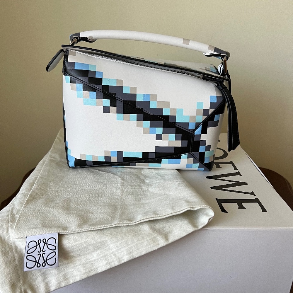 *SOLD* Loewe Small Edge Puzzle from the Pixel Collection
